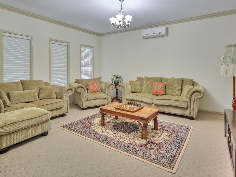 6 Primula Drive, Regents Park QLD 4118