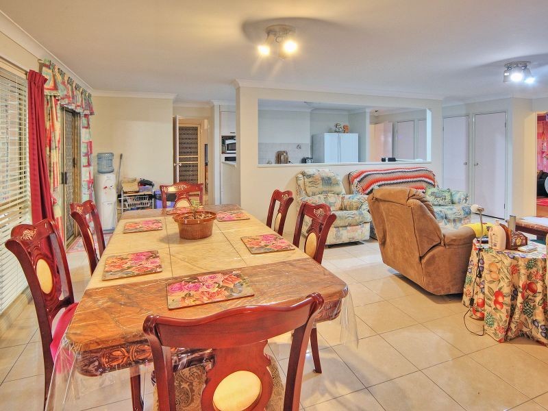 130 Emerald Drive, Regents Park QLD 4118