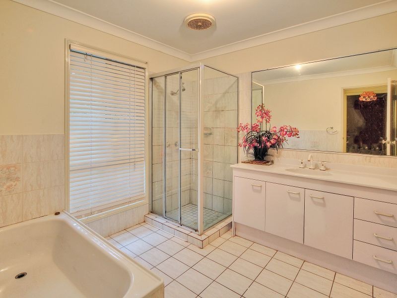 130 Emerald Drive, Regents Park QLD 4118