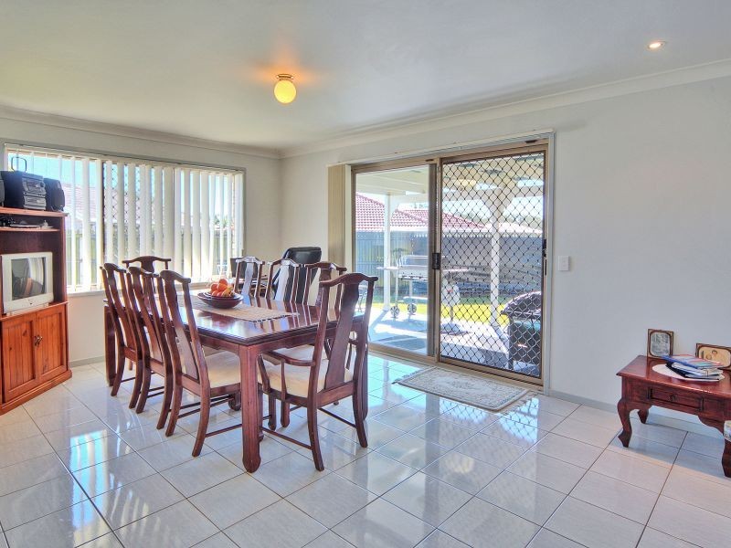 18 Thistle Street, Regents Park QLD 4118