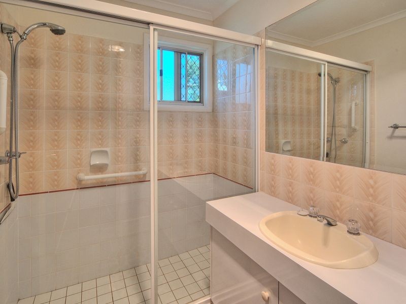 8 Strathallen Drive, Boronia Heights QLD 4124