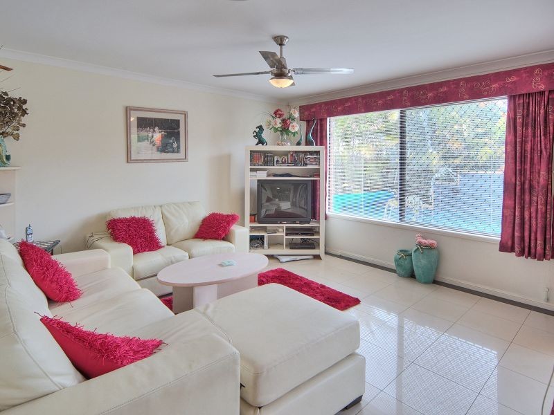 9 Maryland Drive, Regents Park QLD 4118