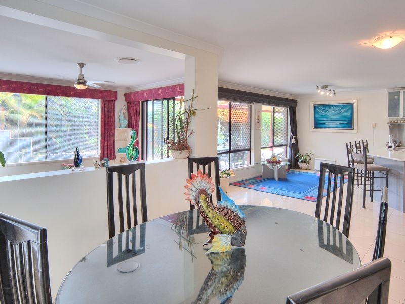 9 Maryland Drive, Regents Park QLD 4118