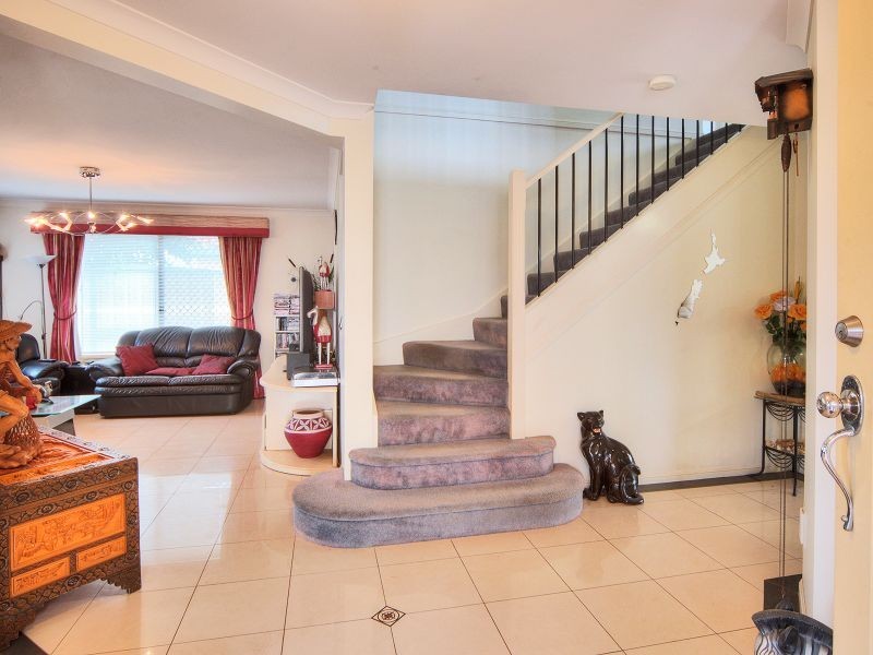 9 Maryland Drive, Regents Park QLD 4118