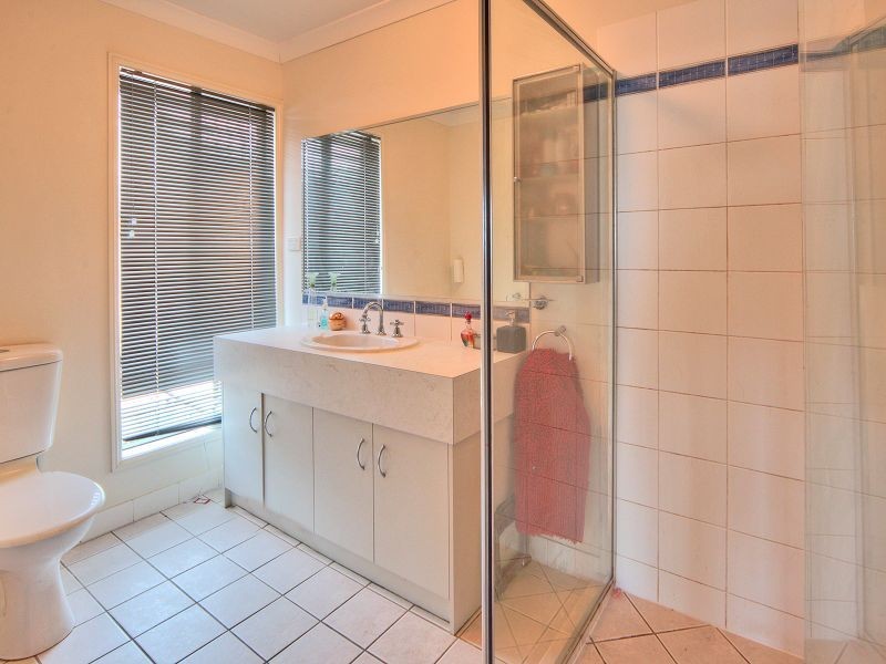 9 Maryland Drive, Regents Park QLD 4118