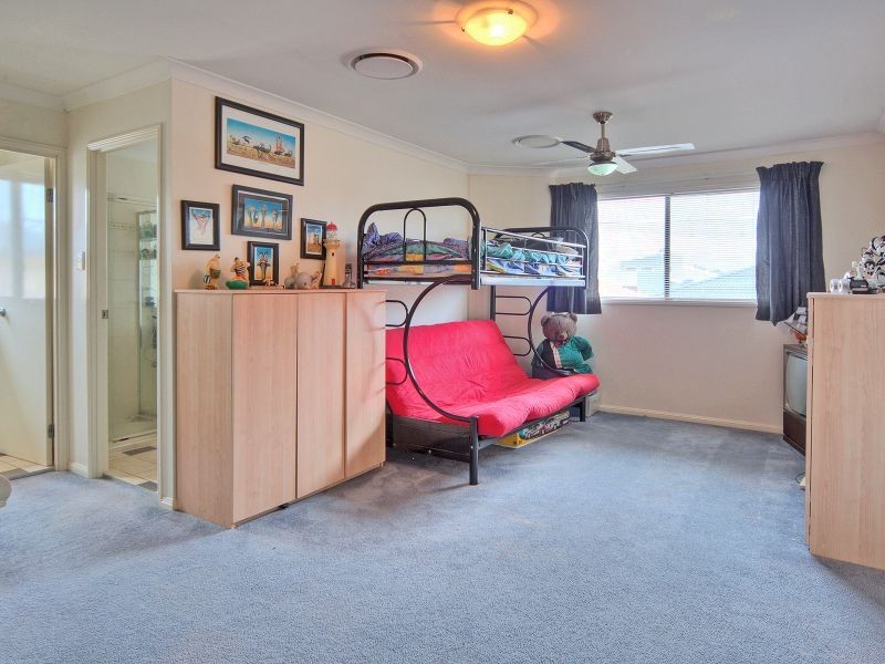 9 Maryland Drive, Regents Park QLD 4118