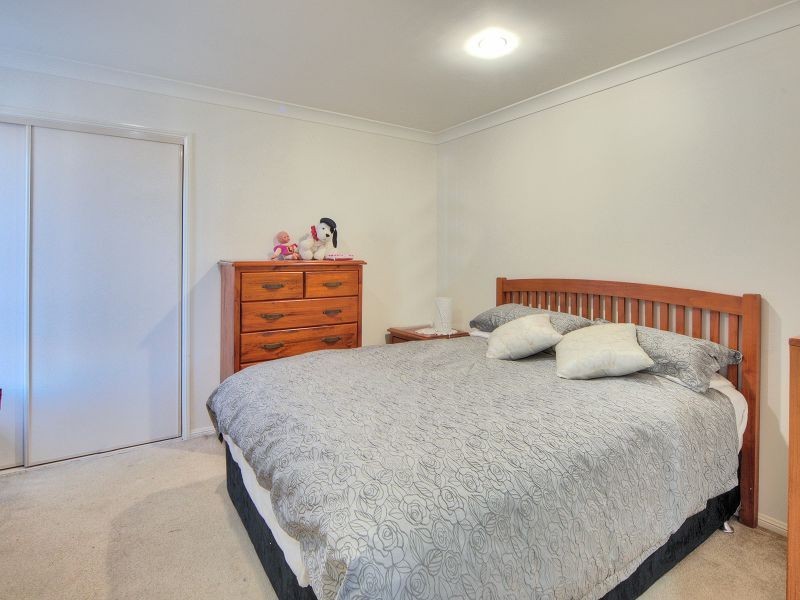 82 Paul Drive, Regents Park QLD 4118