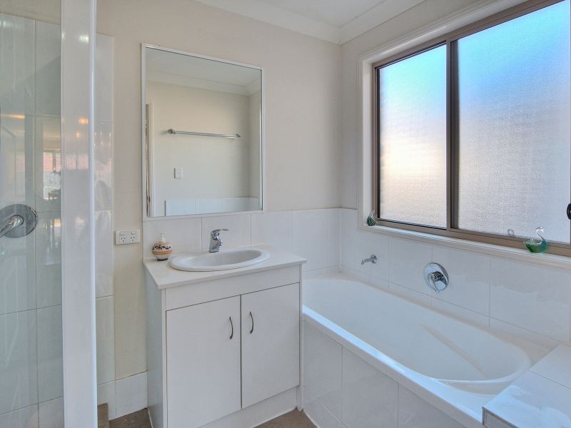 82 Paul Drive, Regents Park QLD 4118