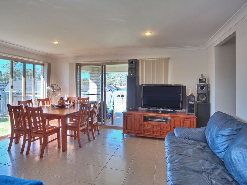 82 Paul Drive, Regents Park QLD 4118