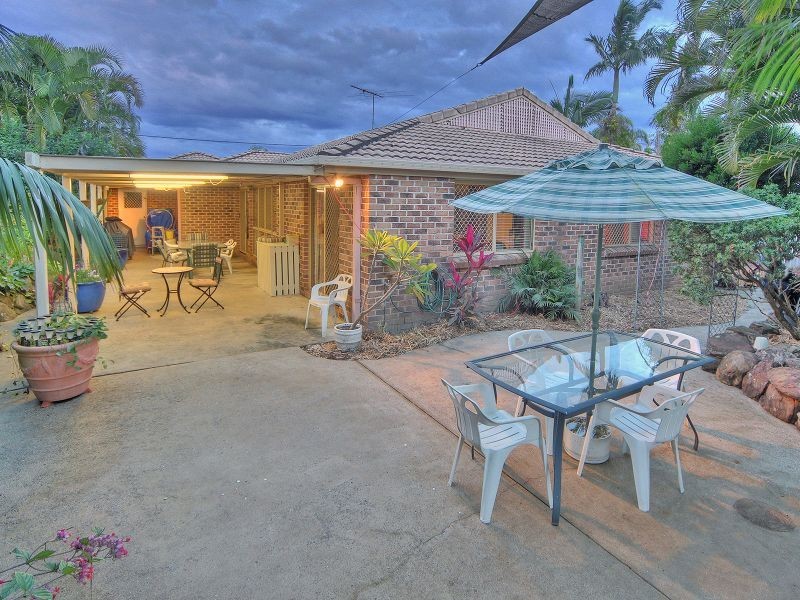 130 Emerald Drive, Regents Park QLD 4118