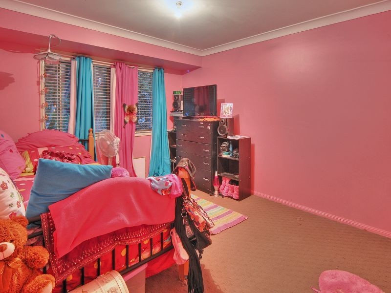 130 Emerald Drive, Regents Park QLD 4118