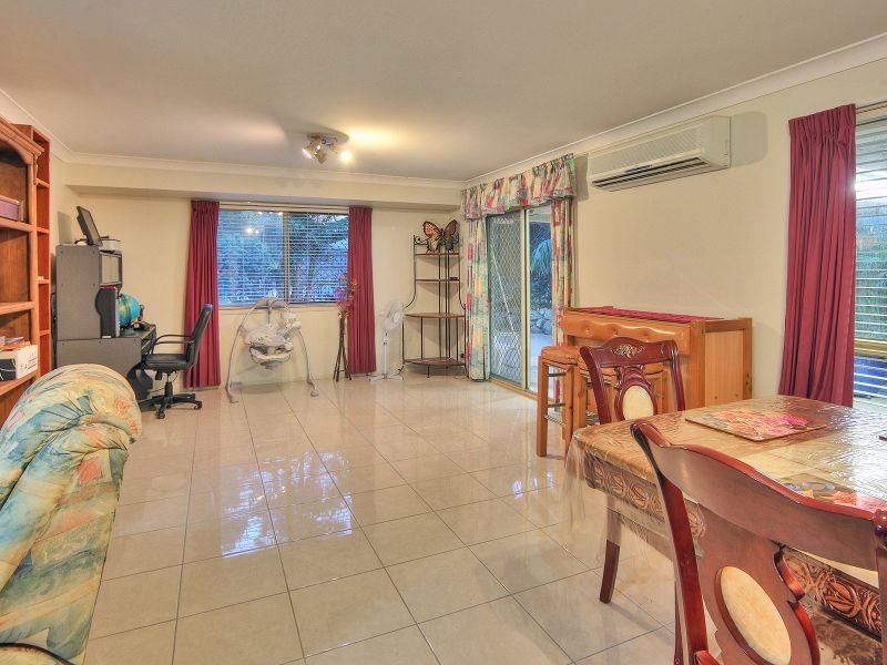 130 Emerald Drive, Regents Park QLD 4118