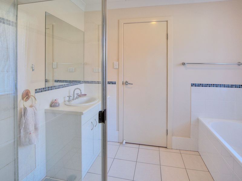 4 Blueberry Ash Court, Boronia Heights QLD 4124