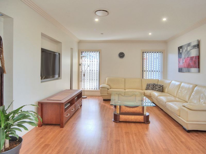 21 Marigold Avenue, Regents Park QLD 4118