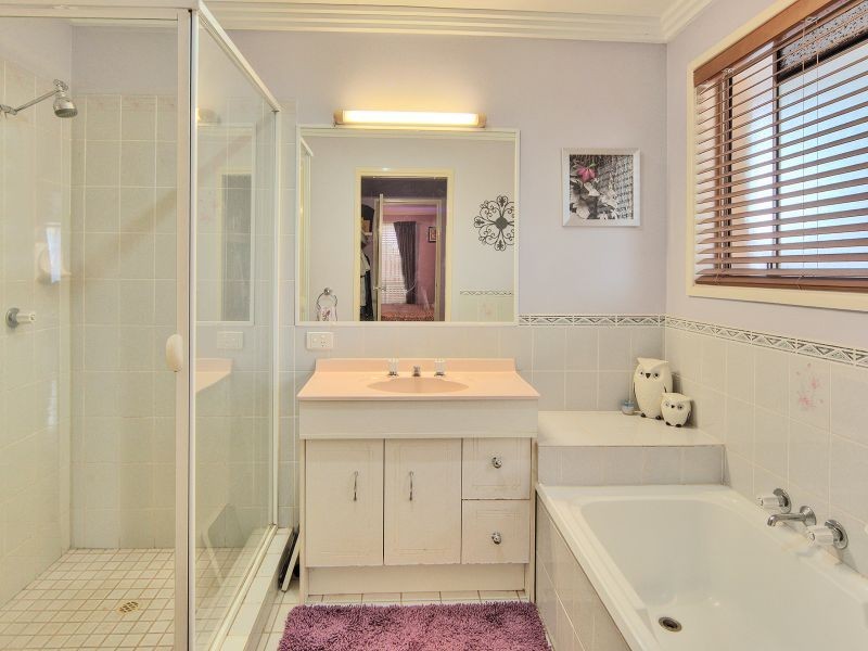 11 Lucida Court, Regents Park QLD 4118