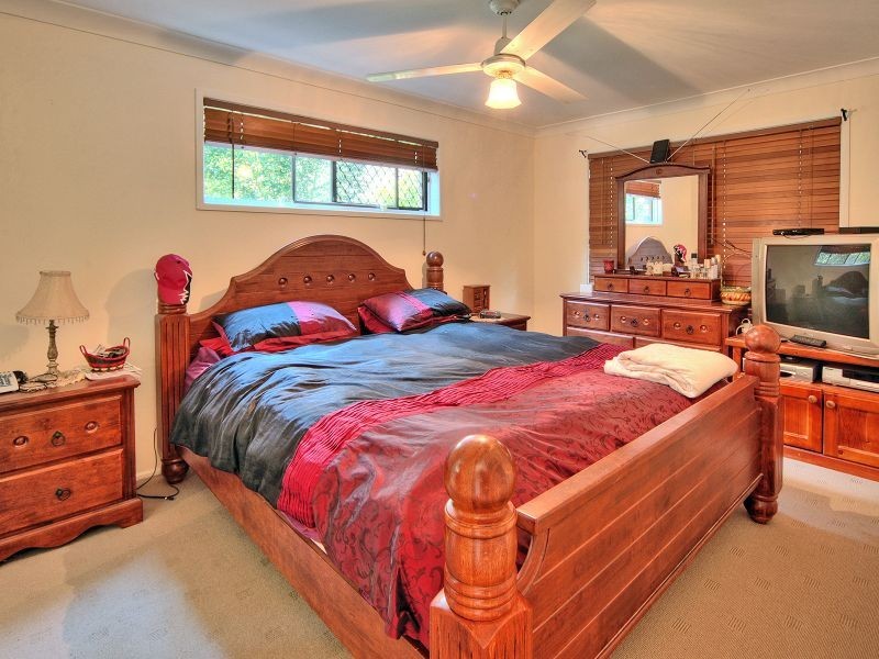 18 Hunter Rd, Boronia Heights QLD 4124