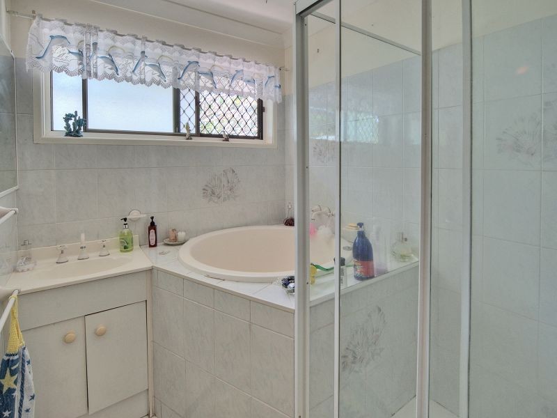 18 Hunter Rd, Boronia Heights QLD 4124