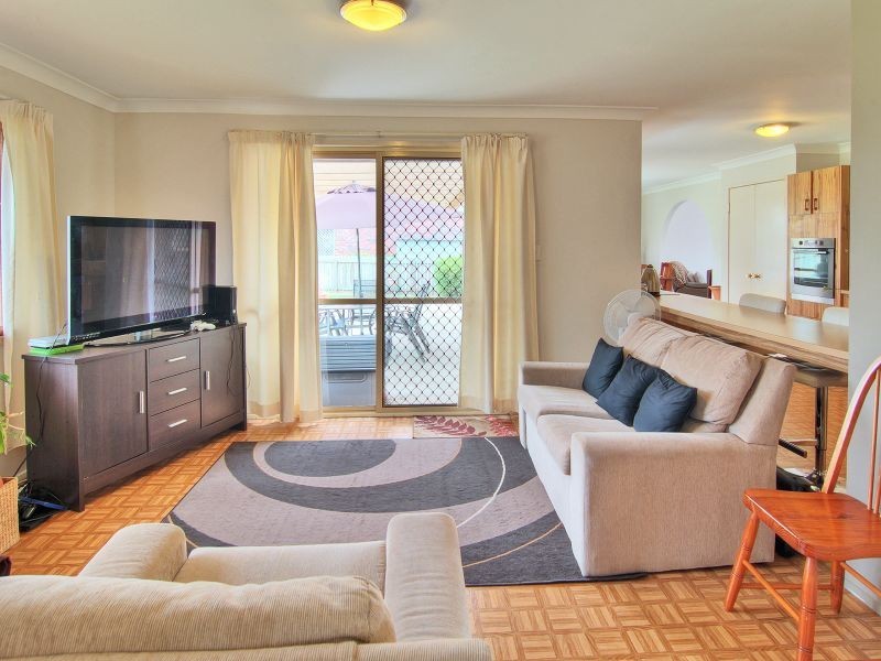 11 Peverell Street, Hillcrest QLD 4118