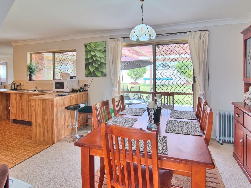 11 Peverell Street, Hillcrest QLD 4118