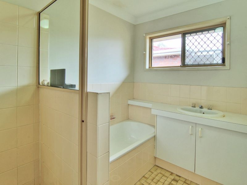 11 Peverell Street, Hillcrest QLD 4118