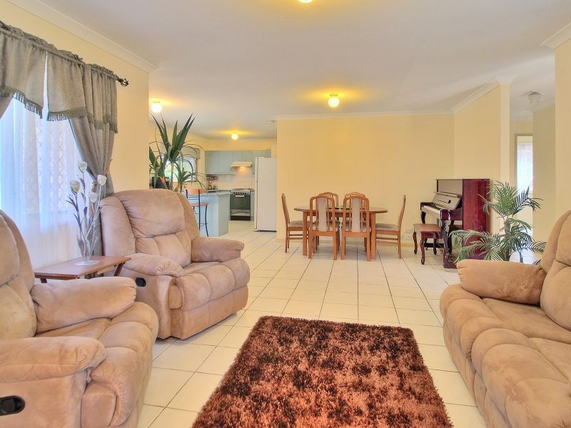 19 Sonorous Close, Regents Park QLD 4118