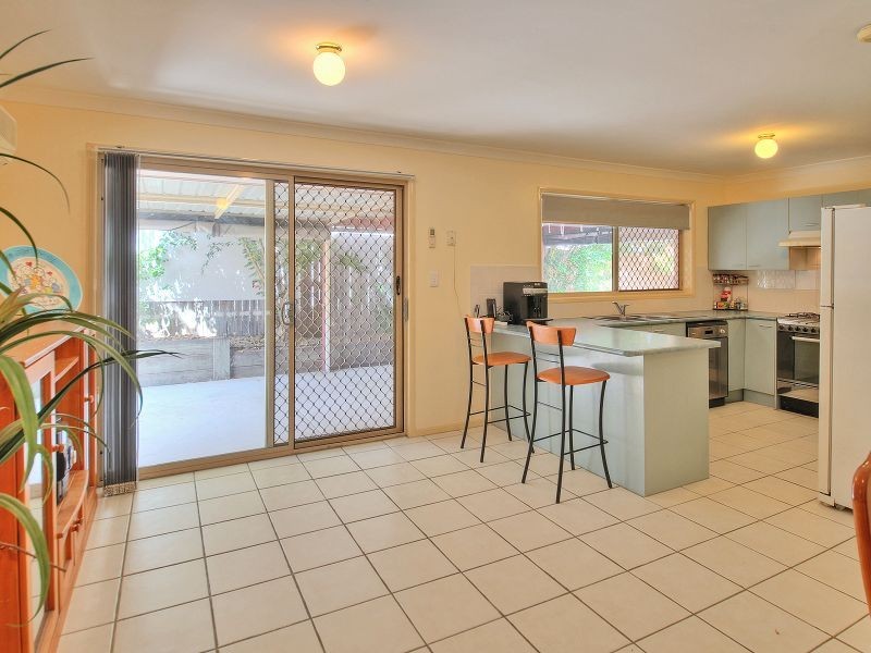 19 Sonorous Close, Regents Park QLD 4118