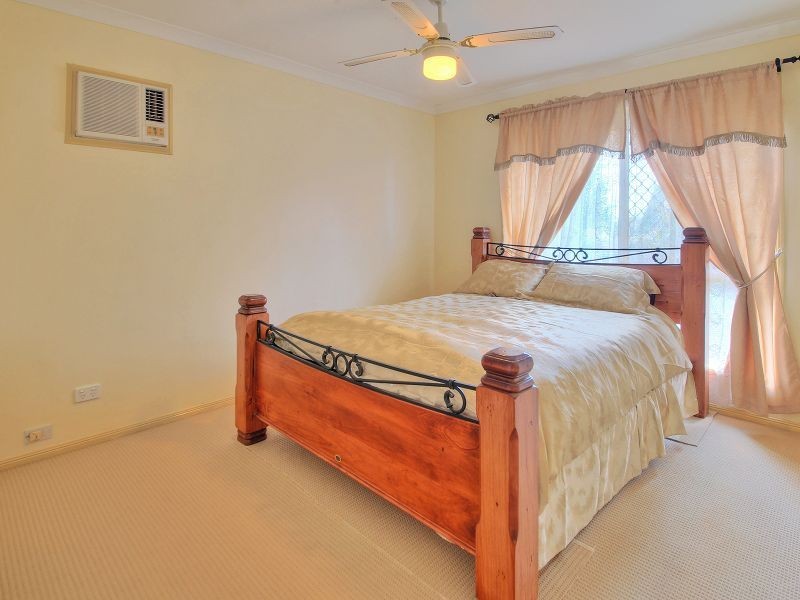 19 Sonorous Close, Regents Park QLD 4118