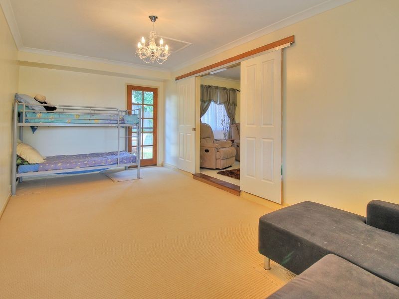 19 Sonorous Close, Regents Park QLD 4118