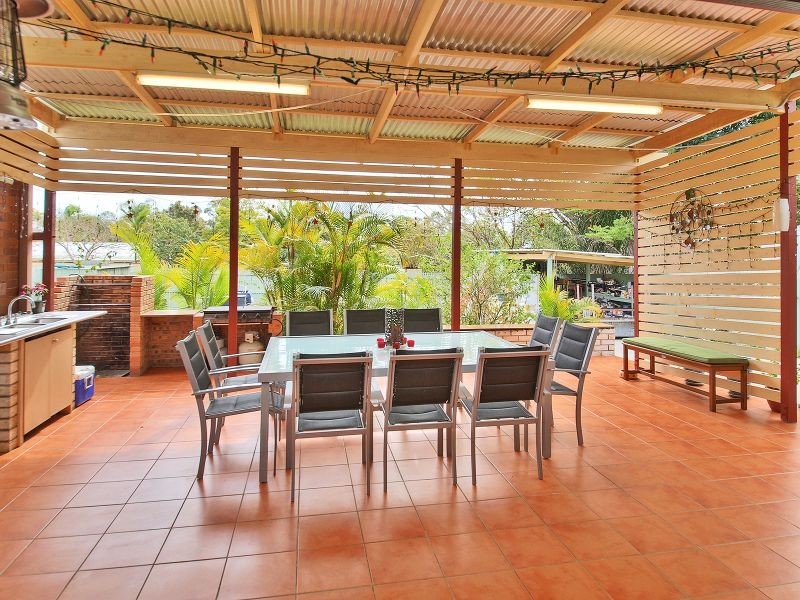 32 Seaton Street, Hillcrest QLD 4118
