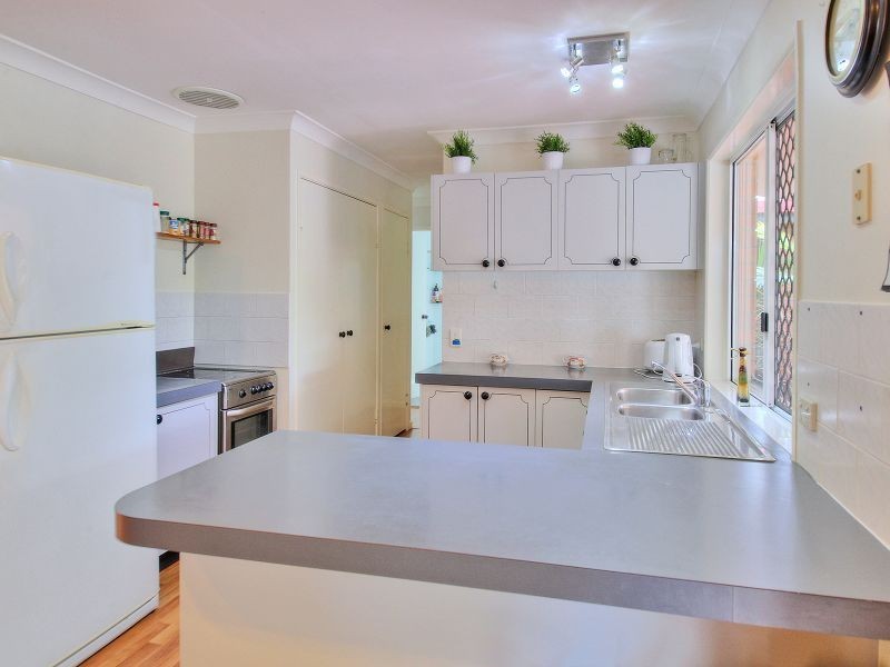 32 Seaton Street, Hillcrest QLD 4118