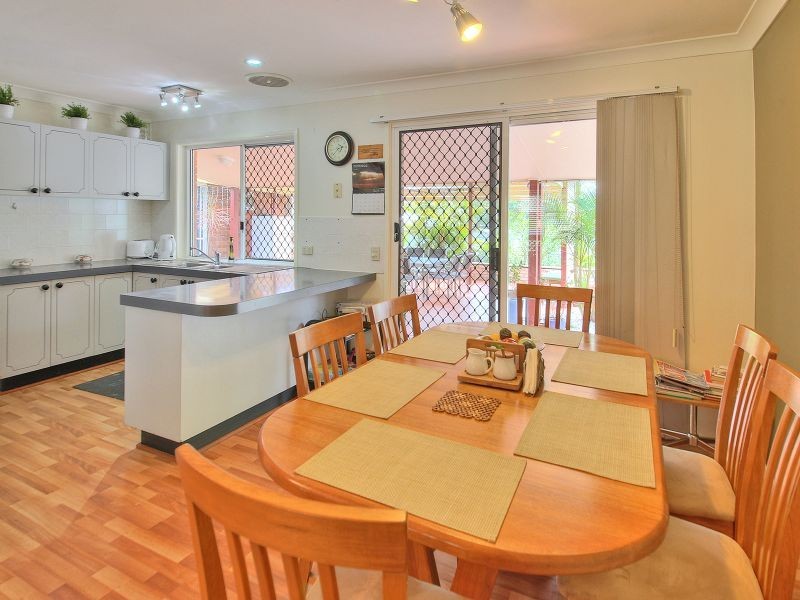 32 Seaton Street, Hillcrest QLD 4118