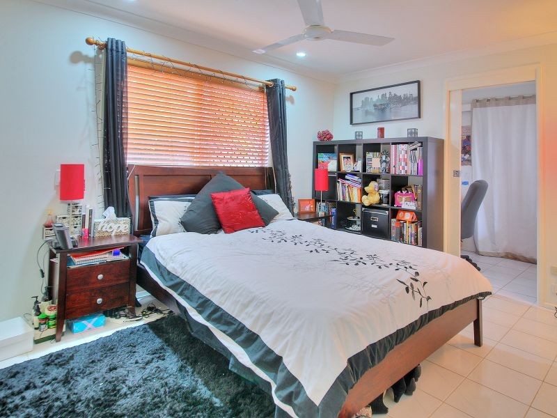 32 Seaton Street, Hillcrest QLD 4118