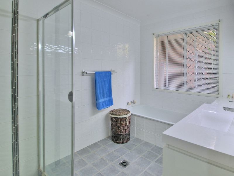 32 Seaton Street, Hillcrest QLD 4118