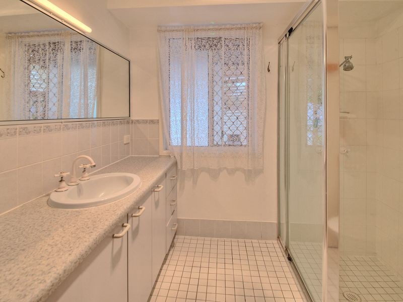 32 Seaton Street, Hillcrest QLD 4118