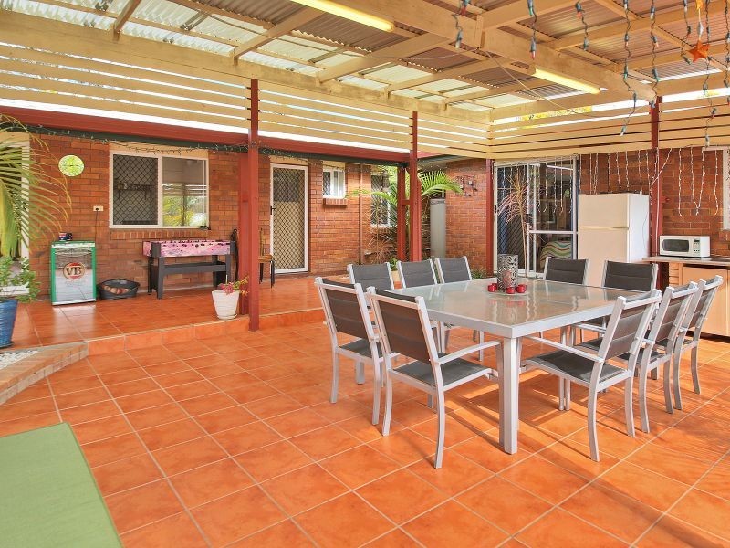 32 Seaton Street, Hillcrest QLD 4118