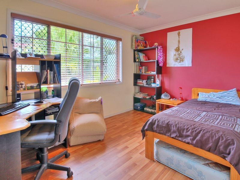 32 Seaton Street, Hillcrest QLD 4118