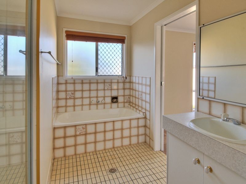 9 Dunblane Drive, Boronia Heights QLD 4124