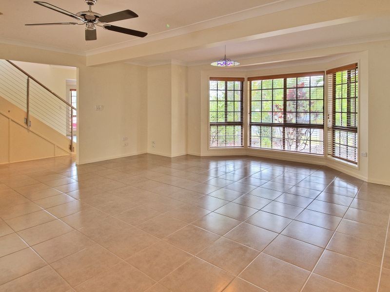 52 Bywater Street, Hillcrest QLD 4118