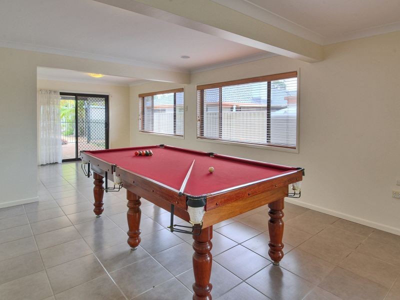 52 Bywater Street, Hillcrest QLD 4118