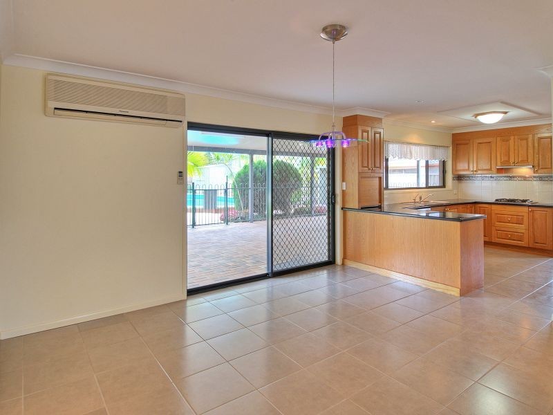 52 Bywater Street, Hillcrest QLD 4118