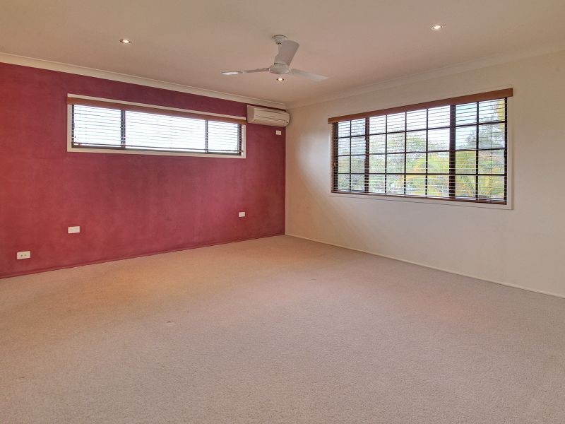 52 Bywater Street, Hillcrest QLD 4118