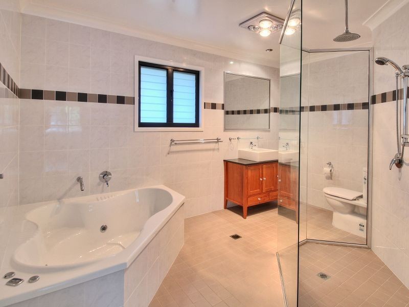 52 Bywater Street, Hillcrest QLD 4118