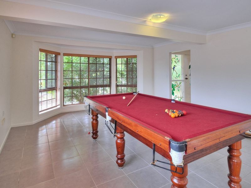 52 Bywater Street, Hillcrest QLD 4118