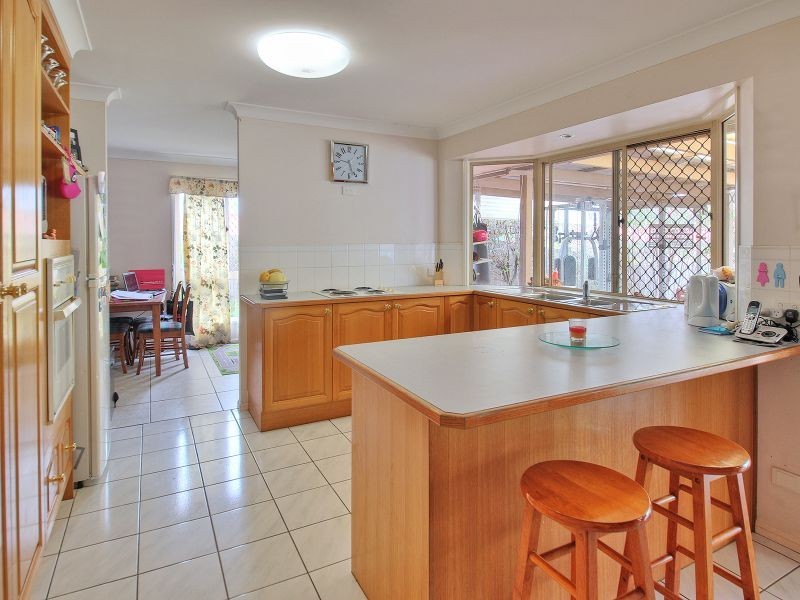 10 Beaufortia Court, Regents Park QLD 4118