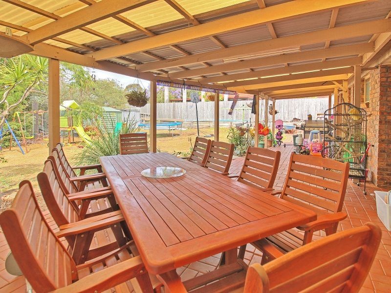 10 Beaufortia Court, Regents Park QLD 4118