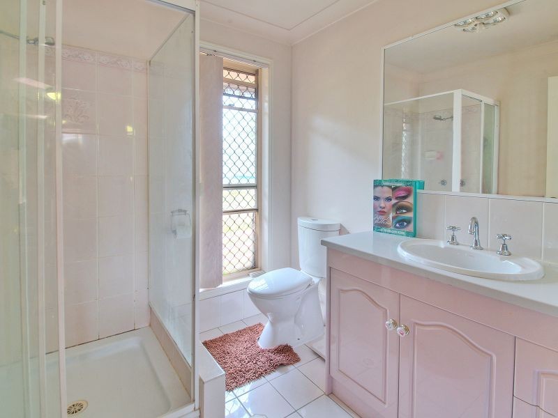 10 Beaufortia Court, Regents Park QLD 4118