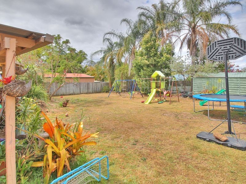 10 Beaufortia Court, Regents Park QLD 4118