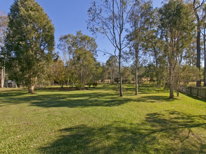 513 Middle Rd, Greenbank QLD 4124