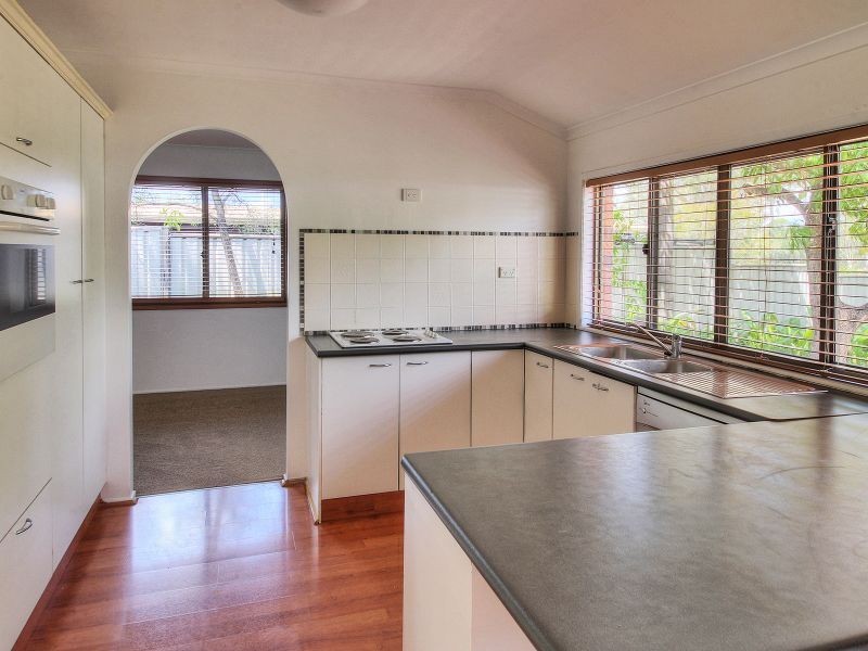 9 Bennett Drive, Regents Park QLD 4118