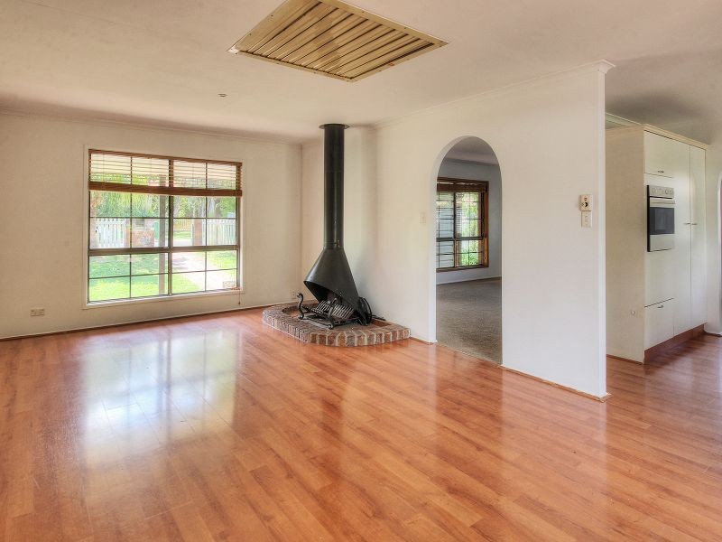 9 Bennett Drive, Regents Park QLD 4118